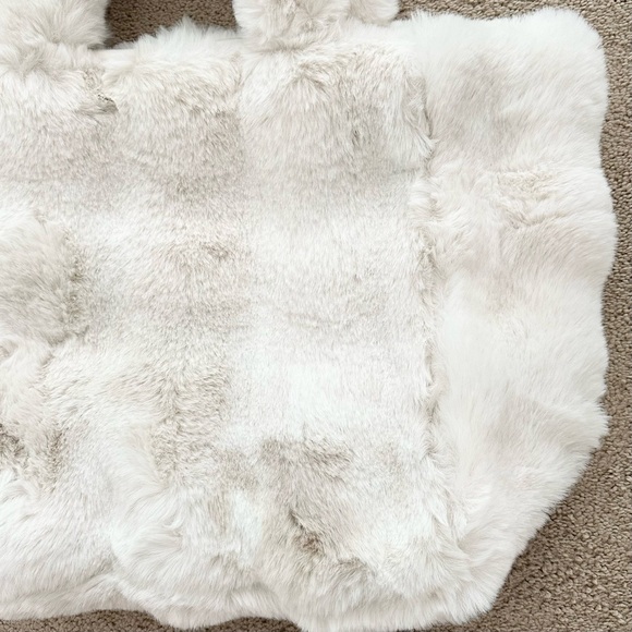 Duplicate Listing - White Faux Fur Bucket Tote Bag Purse - Winter Fashion - Picture 4 of 16